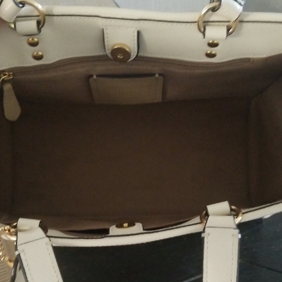 Coach Cream Leather Tote with Gold Accents BEAUTIFUL❤ - Picture 4 of 13